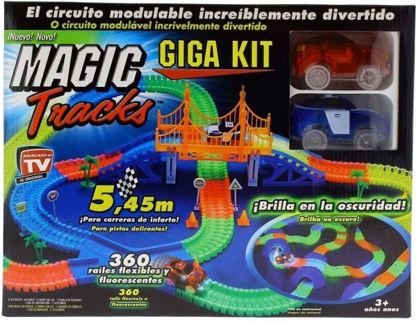 Magic Tracks RC -Giga Kit Circuito luminoso de 5,45. metros modulable. Brilla en la oscuridad. 360 accesorios