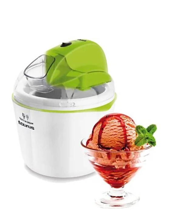 Máquina de helados Taurus Taste n' Cream blanca y verde junto a una copa de helado de chocolate con sirope.